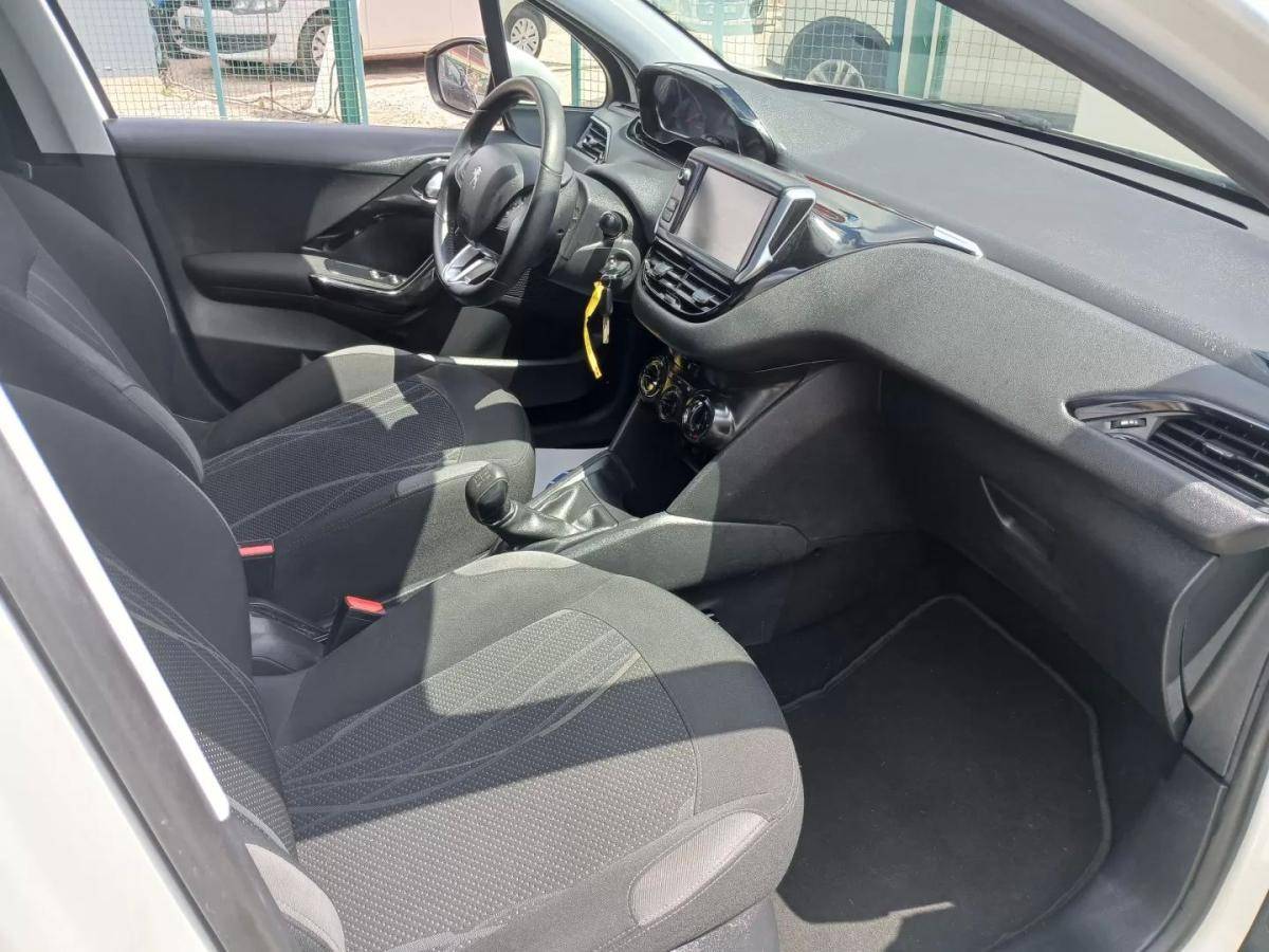 peugeot-208-2014-gasolina-1199cc
