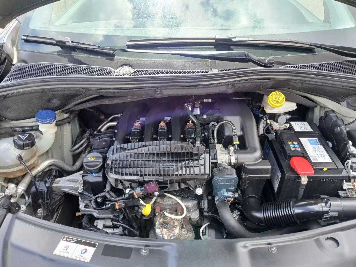 peugeot-208-2017-gasolina-1199cc