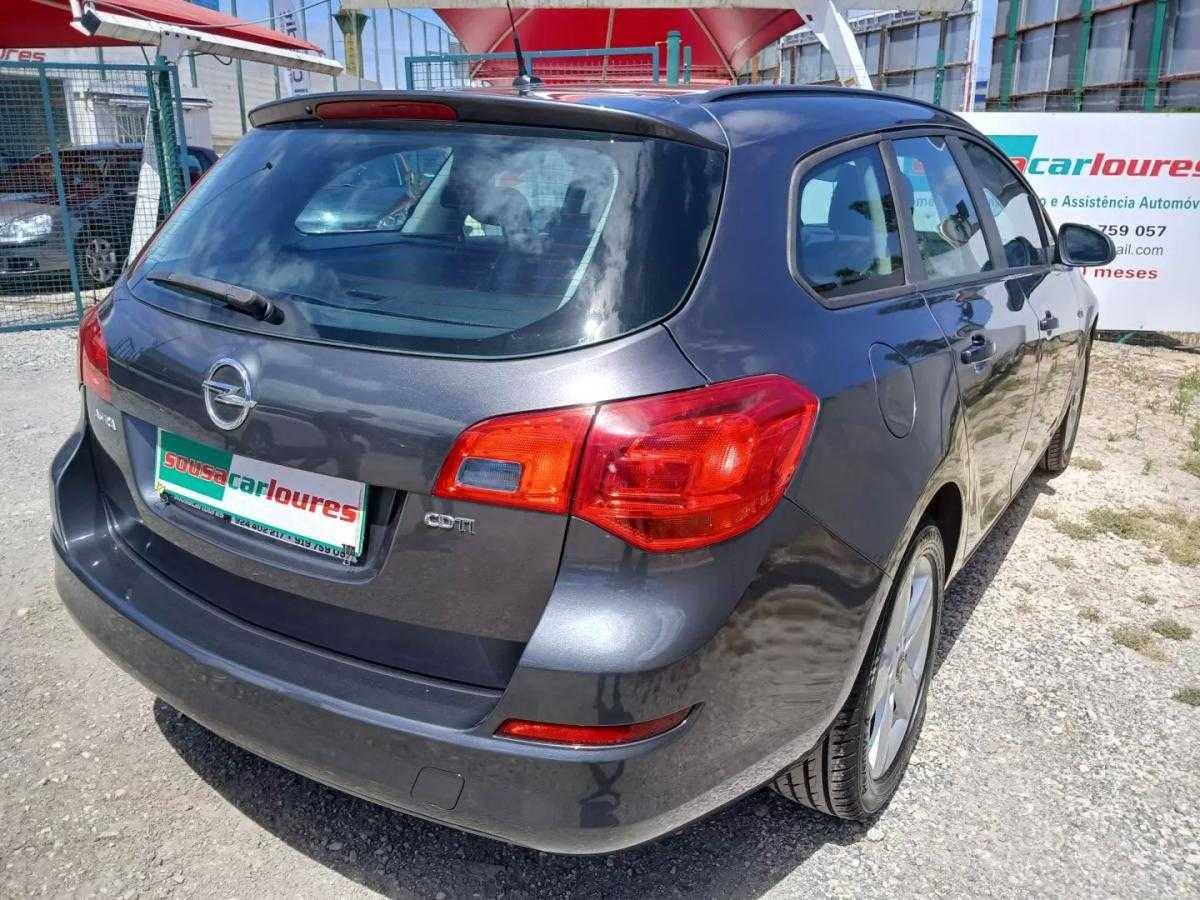 opel-astra-sport-tourer-2011-diesel-1686cc