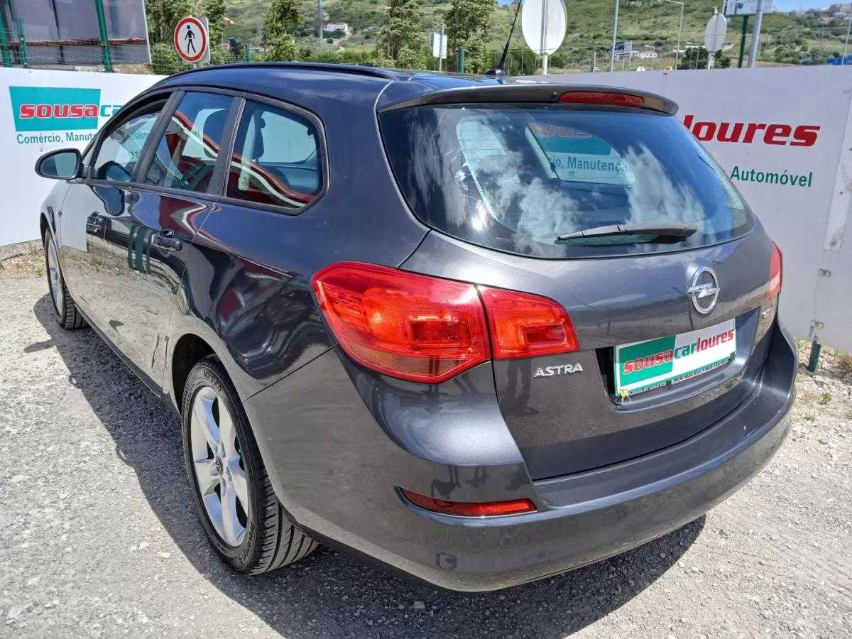 opel-astra-sport-tourer-2011-diesel-1686cc