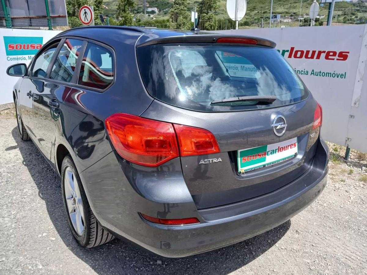 opel-astra-sport-tourer-2011-diesel-1686cc