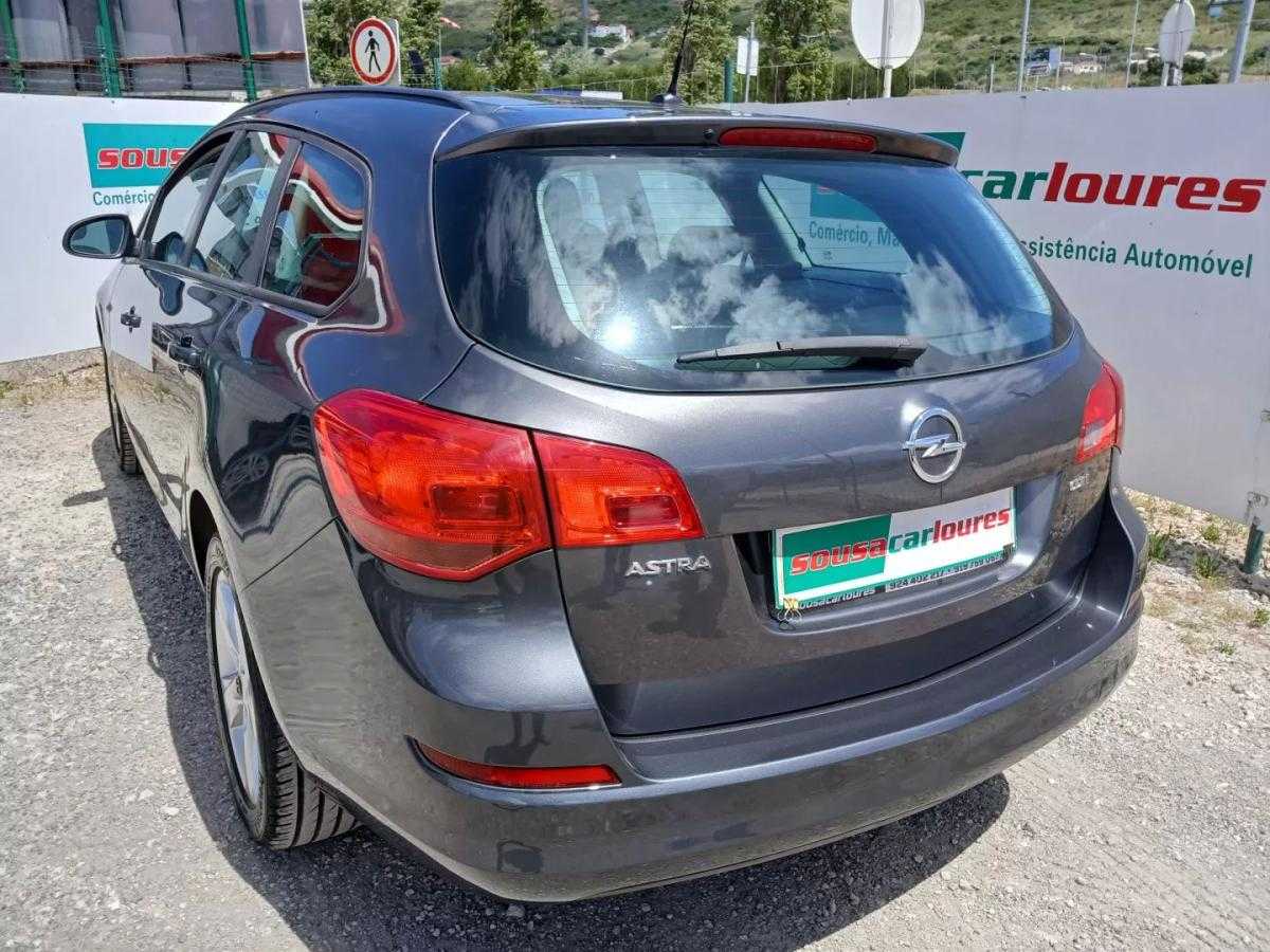opel-astra-sport-tourer-2011-diesel-1686cc