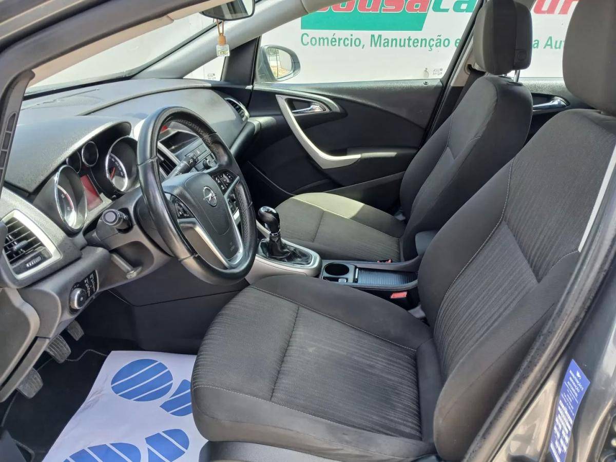 opel-astra-sport-tourer-2011-diesel-1686cc