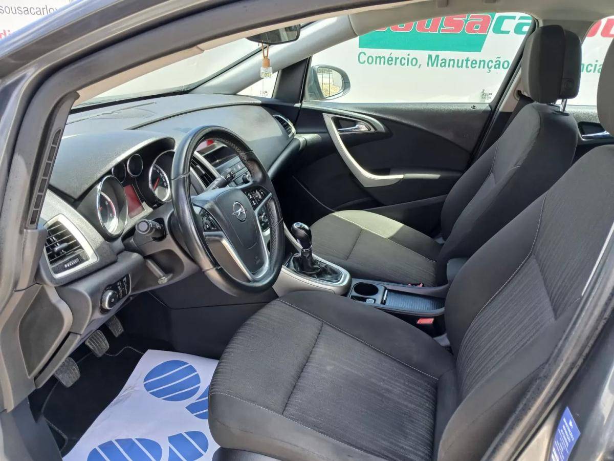 opel-astra-sport-tourer-2011-diesel-1686cc