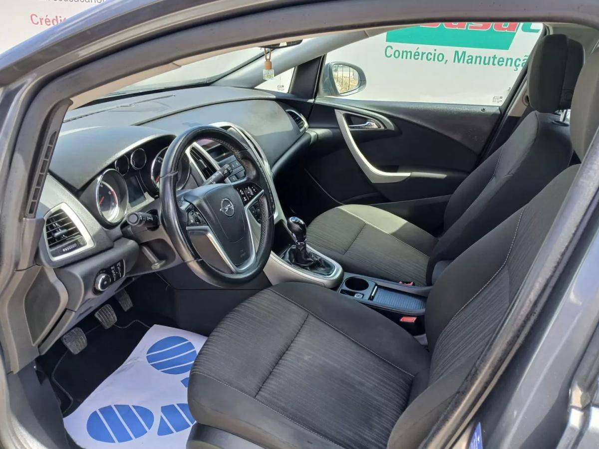 opel-astra-sport-tourer-2011-diesel-1686cc