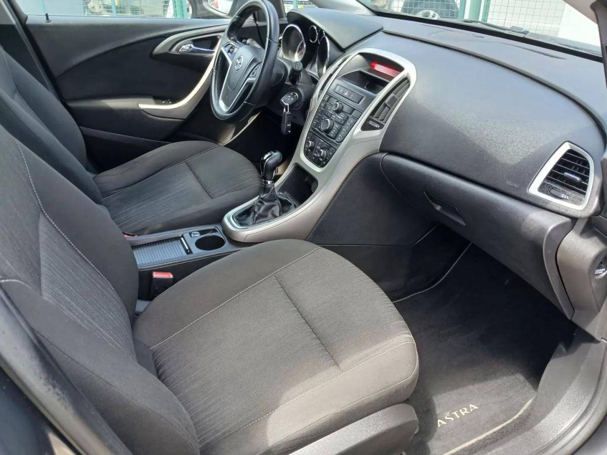 opel-astra-sport-tourer-2011-diesel-1686cc