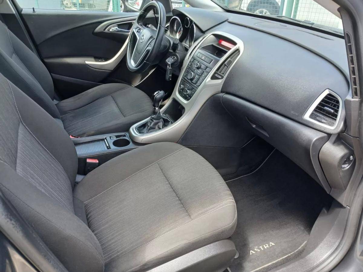 opel-astra-sport-tourer-2011-diesel-1686cc