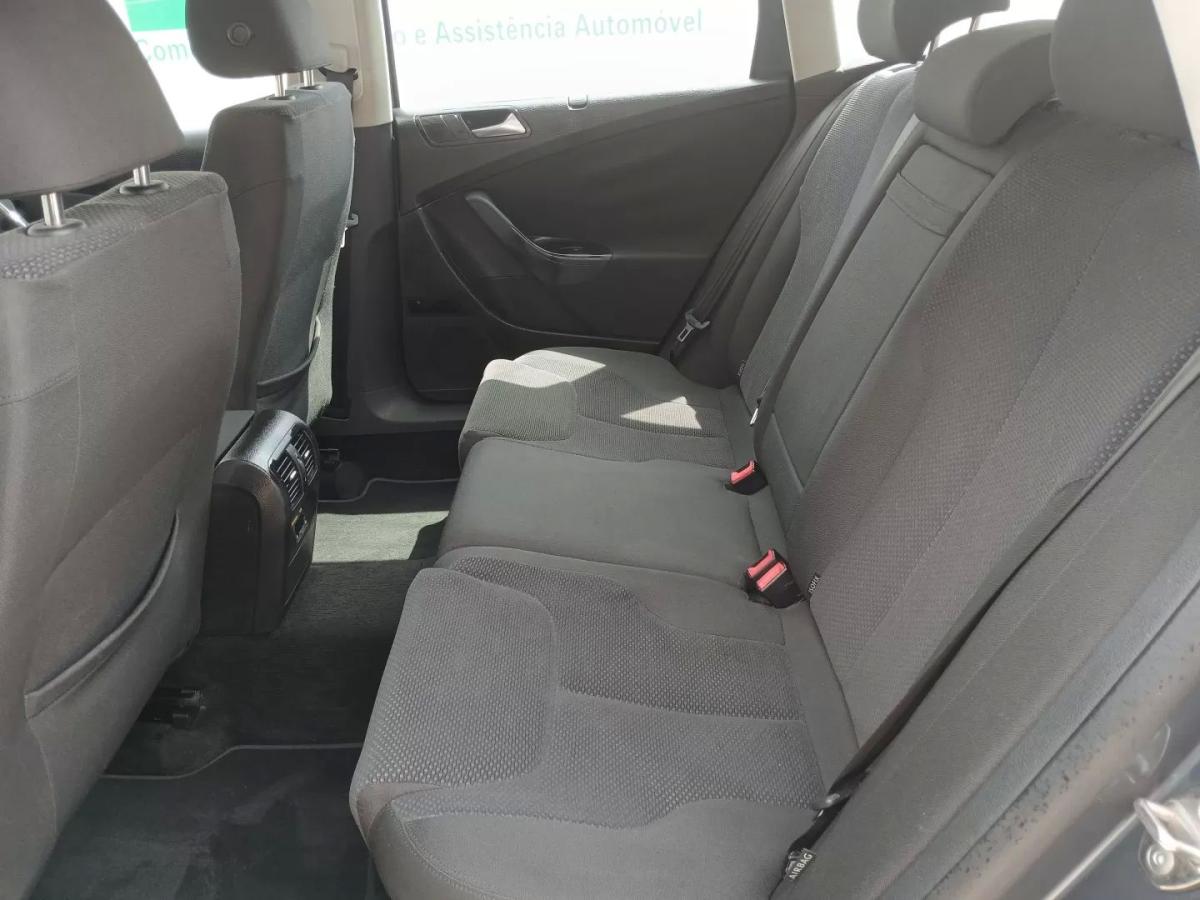 volkswagen-passat-variant-2010-diesel-1598cc