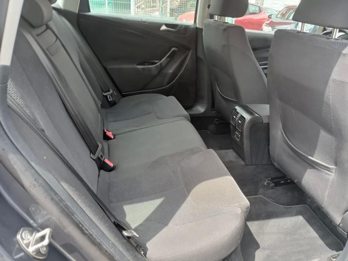 volkswagen-passat-variant-2010-diesel-1598cc