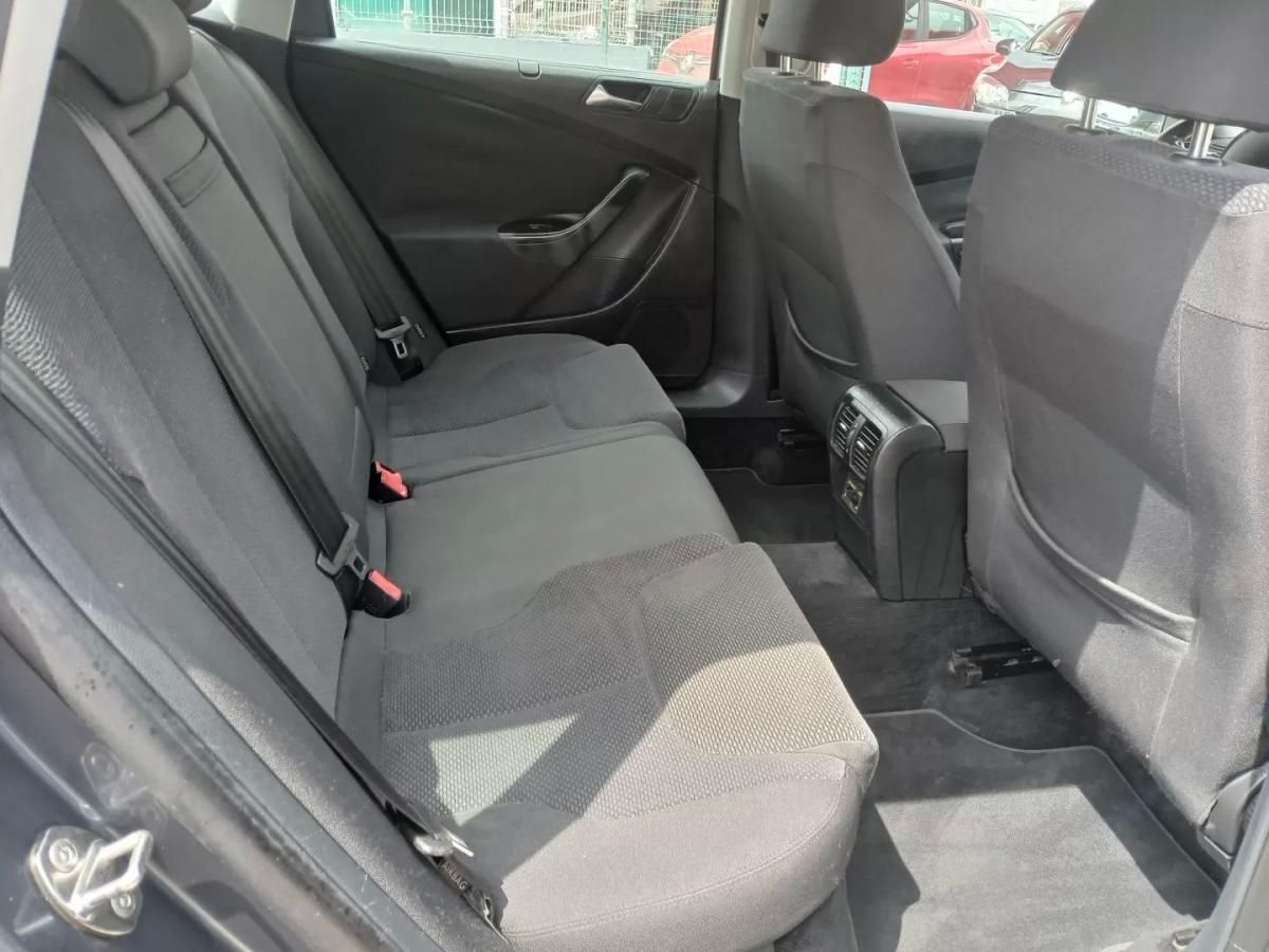 volkswagen-passat-variant-2010-diesel-1598cc