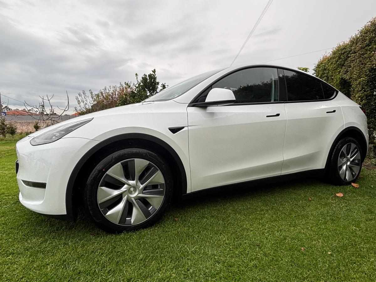 tesla-model-y-long-range-awd-2023-eletrico