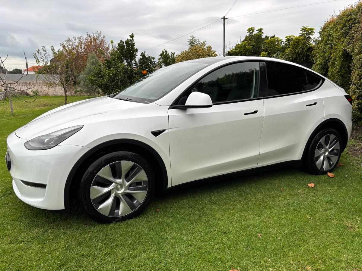 tesla-model-y-long-range-awd-2023-eletrico
