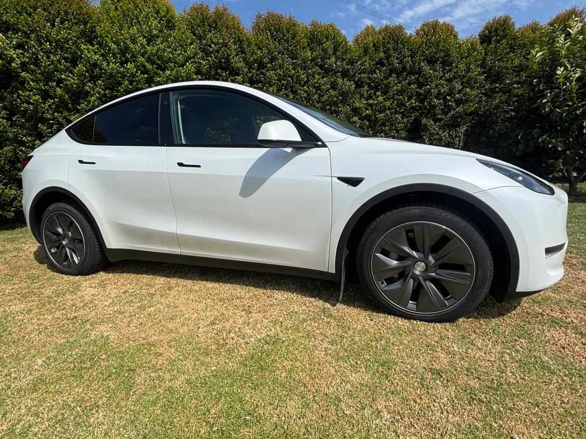 tesla-model-y-long-range-awd-2023-eletrico