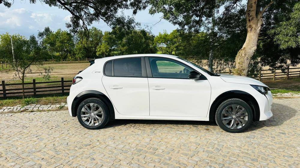 peugeot-e-208-2023-eletrico-0cc