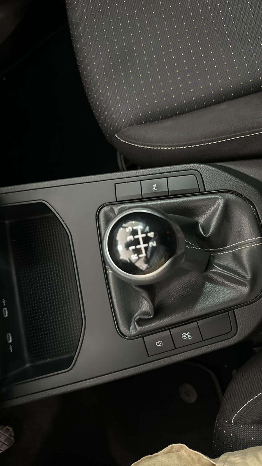 seat-ibiza-2023-gasolina-999cc