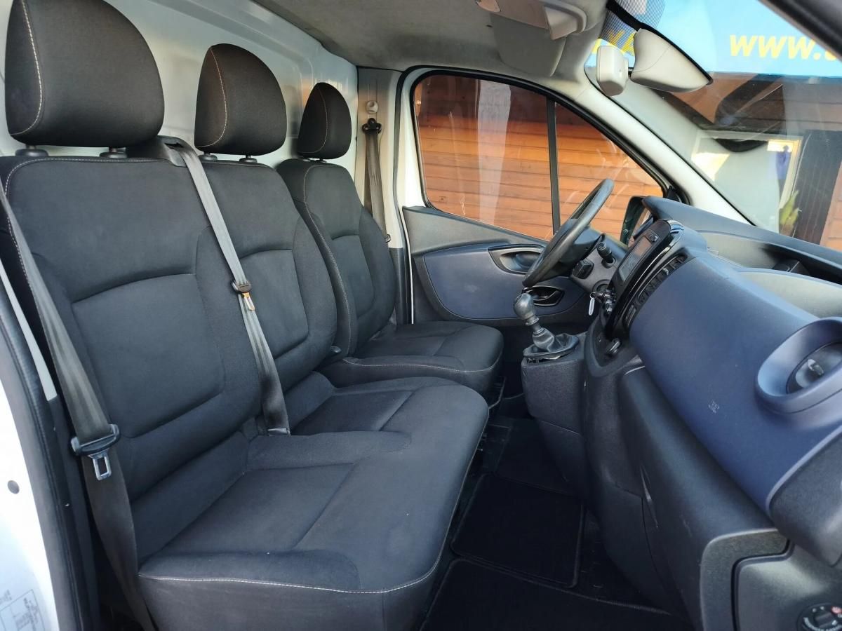 opel-vivaro-2016-diesel-1598cc