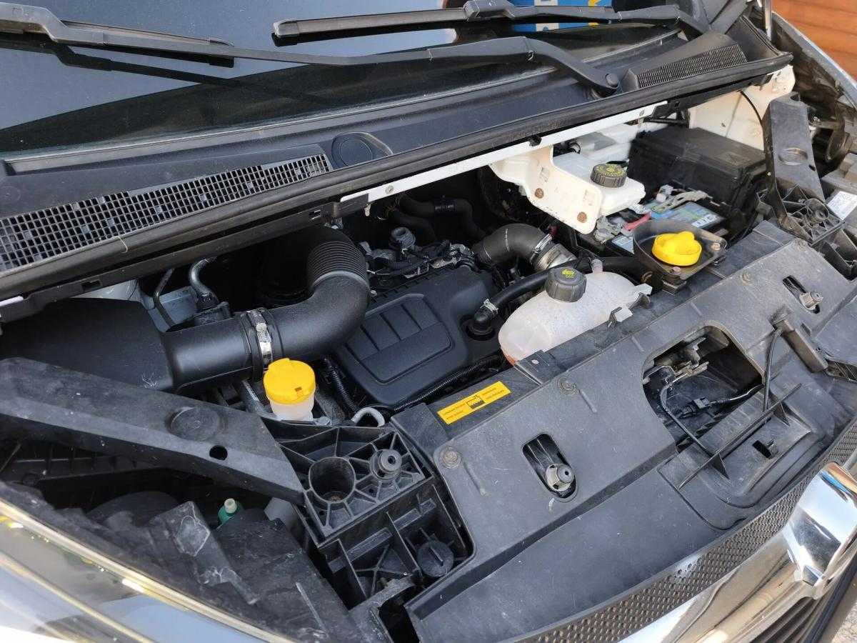opel-vivaro-2016-diesel-1598cc