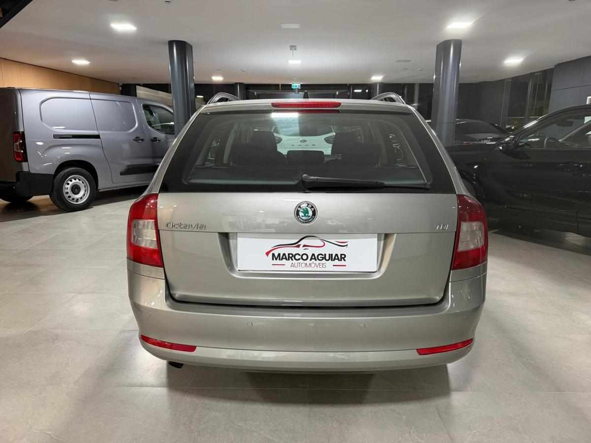 skoda-octavia-1-6-tdi-2011-diesel-1598cc