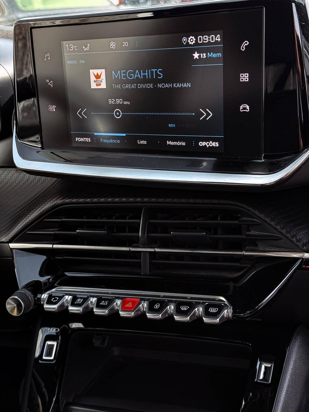 peugeot-2008-2023-diesel-1499cc