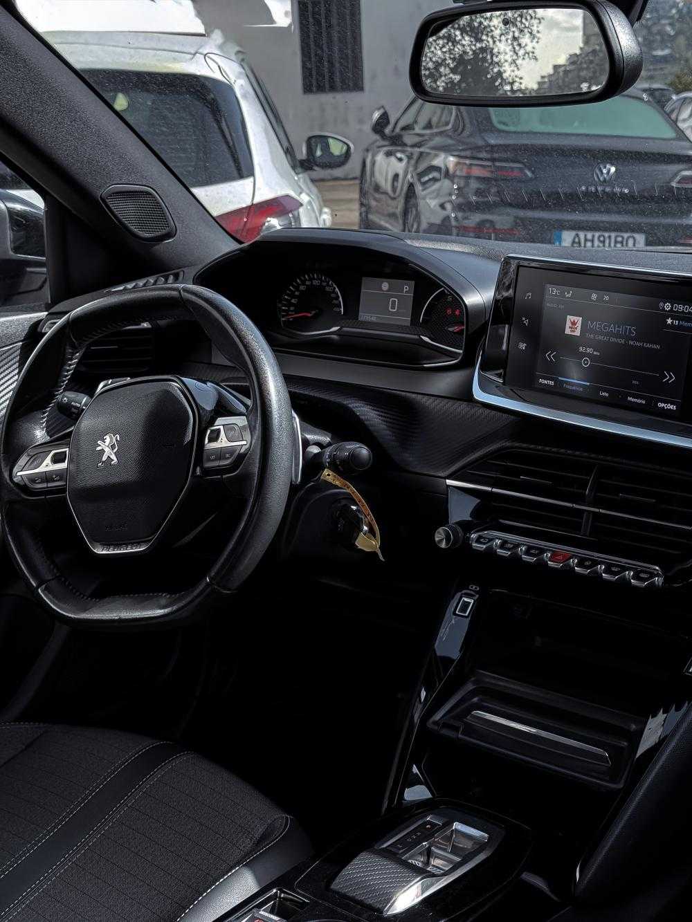 peugeot-2008-2023-diesel-1499cc