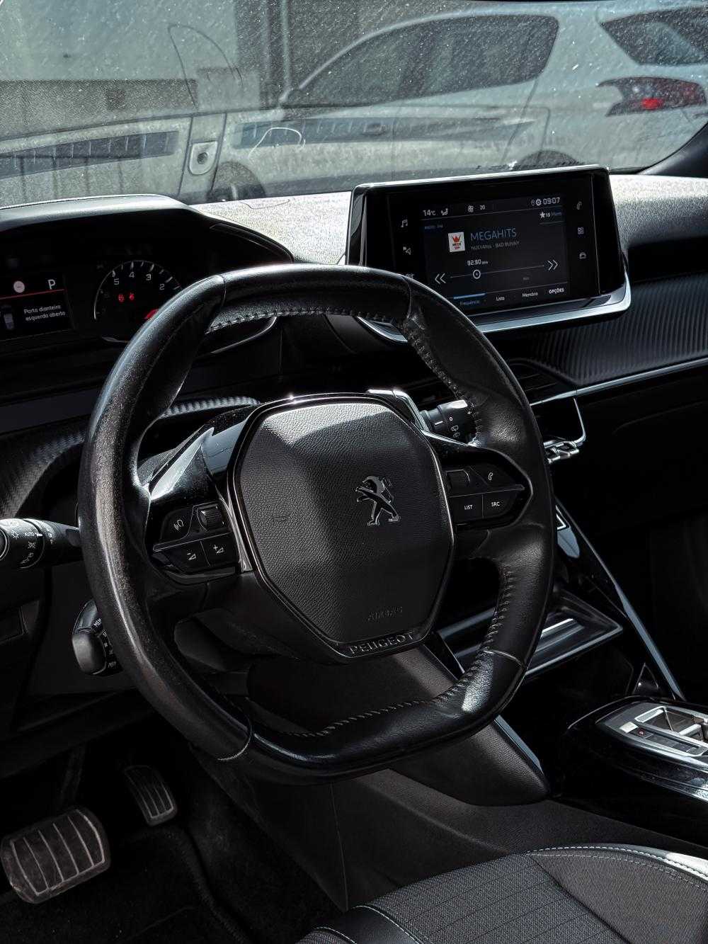 peugeot-2008-2023-diesel-1499cc