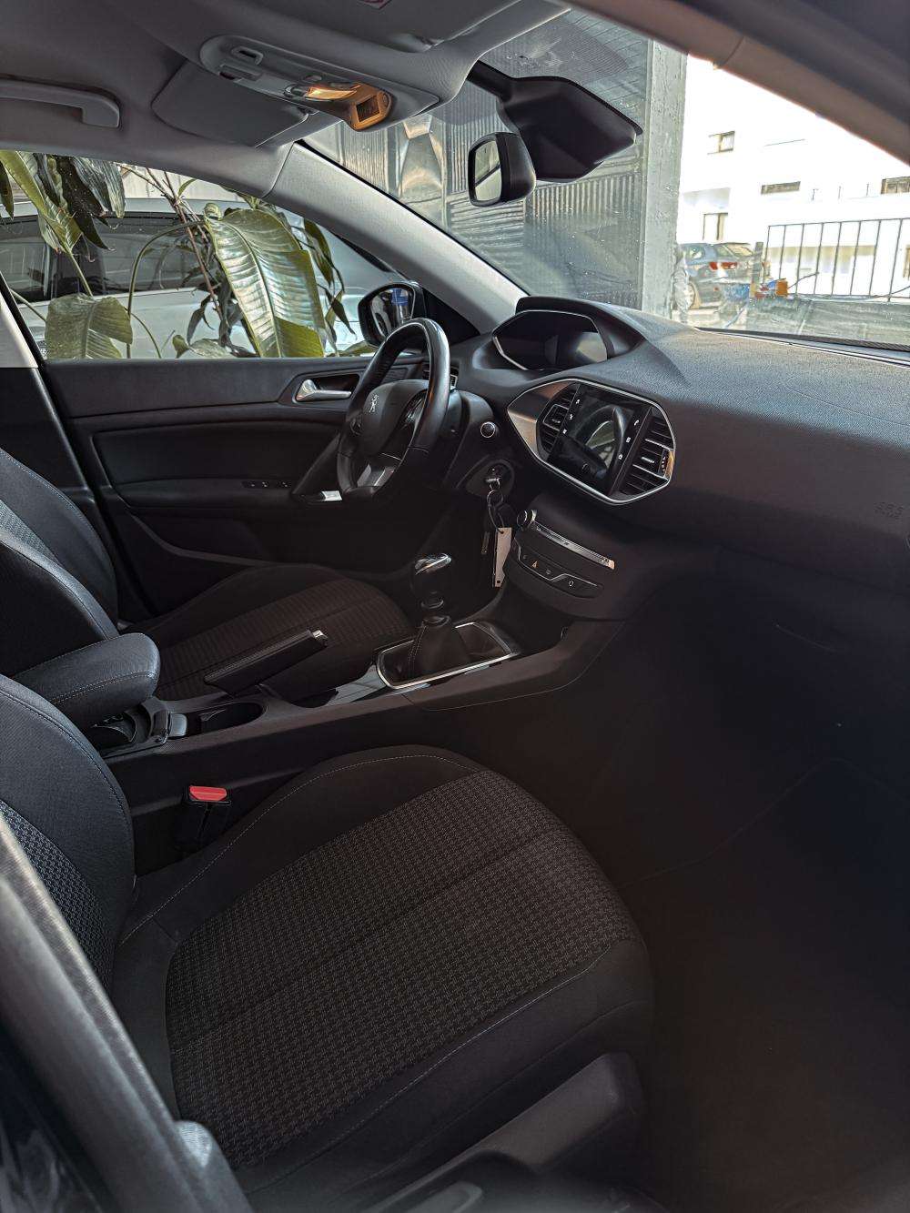 peugeot-308-sw-2021-diesel-1499cc