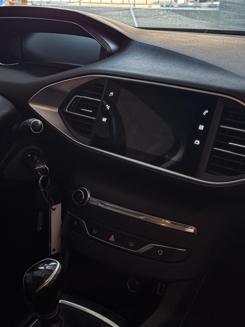 peugeot-308-sw-2021-diesel-1499cc