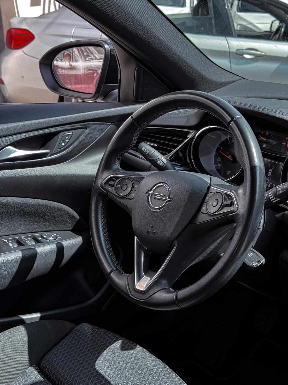 opel-insignia-sports-tourer-2021-diesel-1496cc