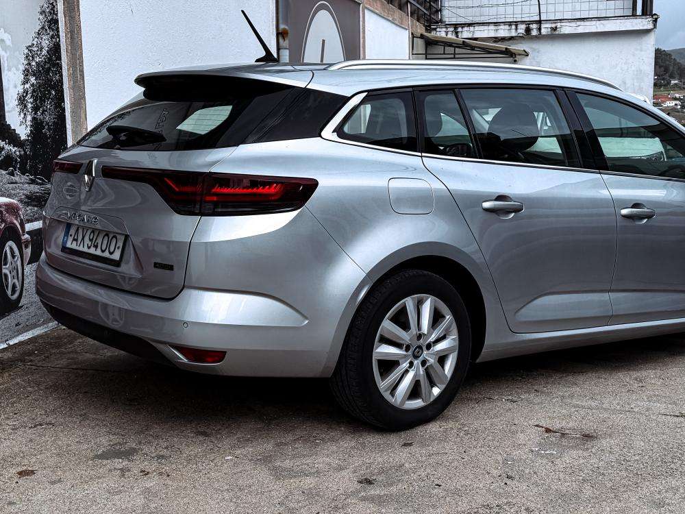 renault-megane-sport-tourer-2023-hibrido-a-gasolina-1598cc