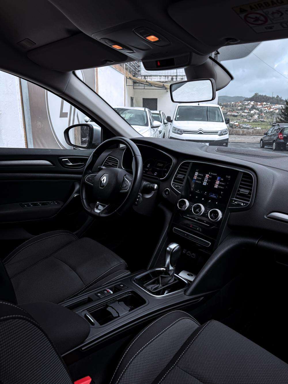 renault-megane-sport-tourer-2023-hibrido-a-gasolina-1598cc