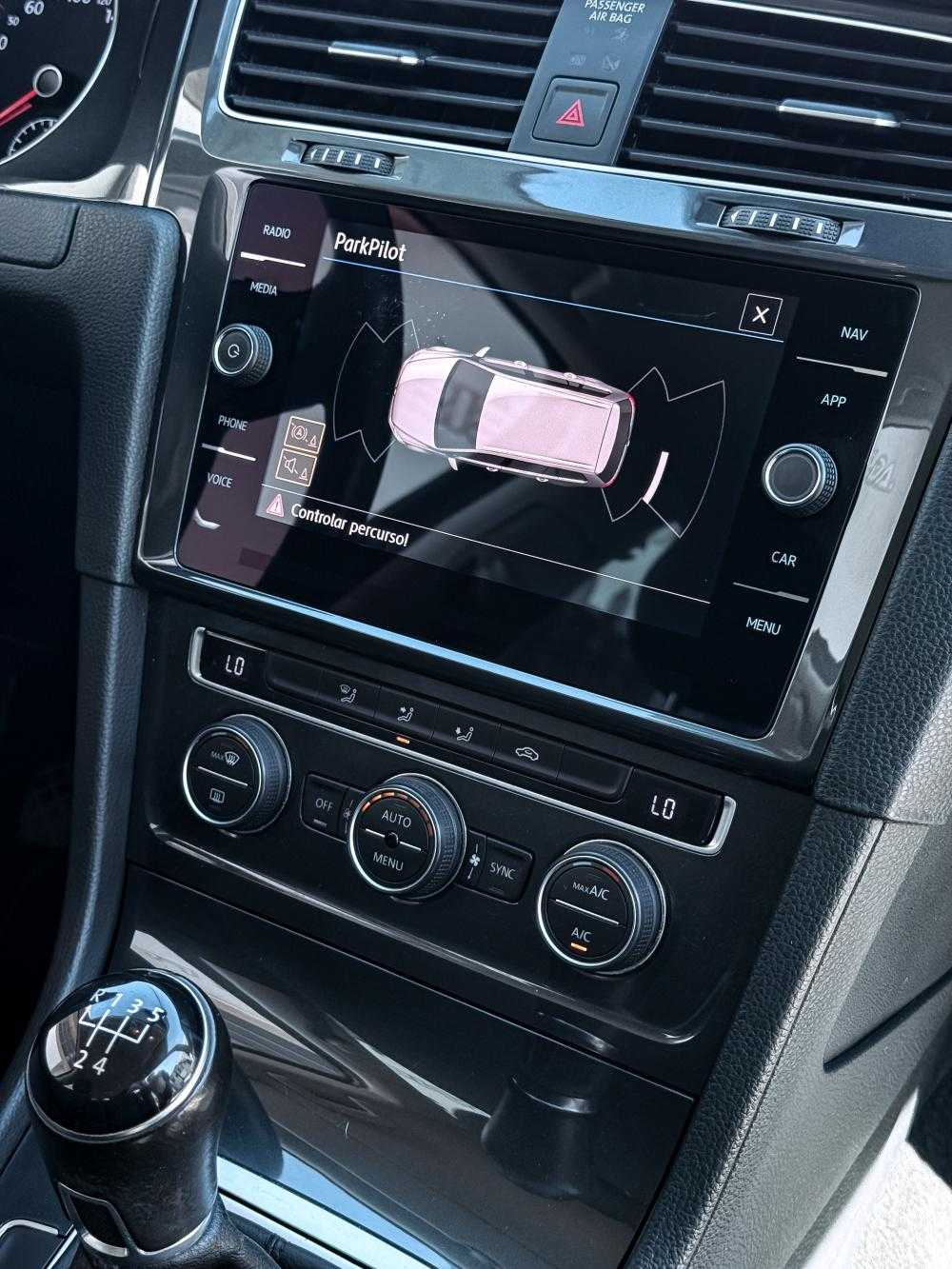 volkswagen-golf-variant-2019-diesel-1598cc