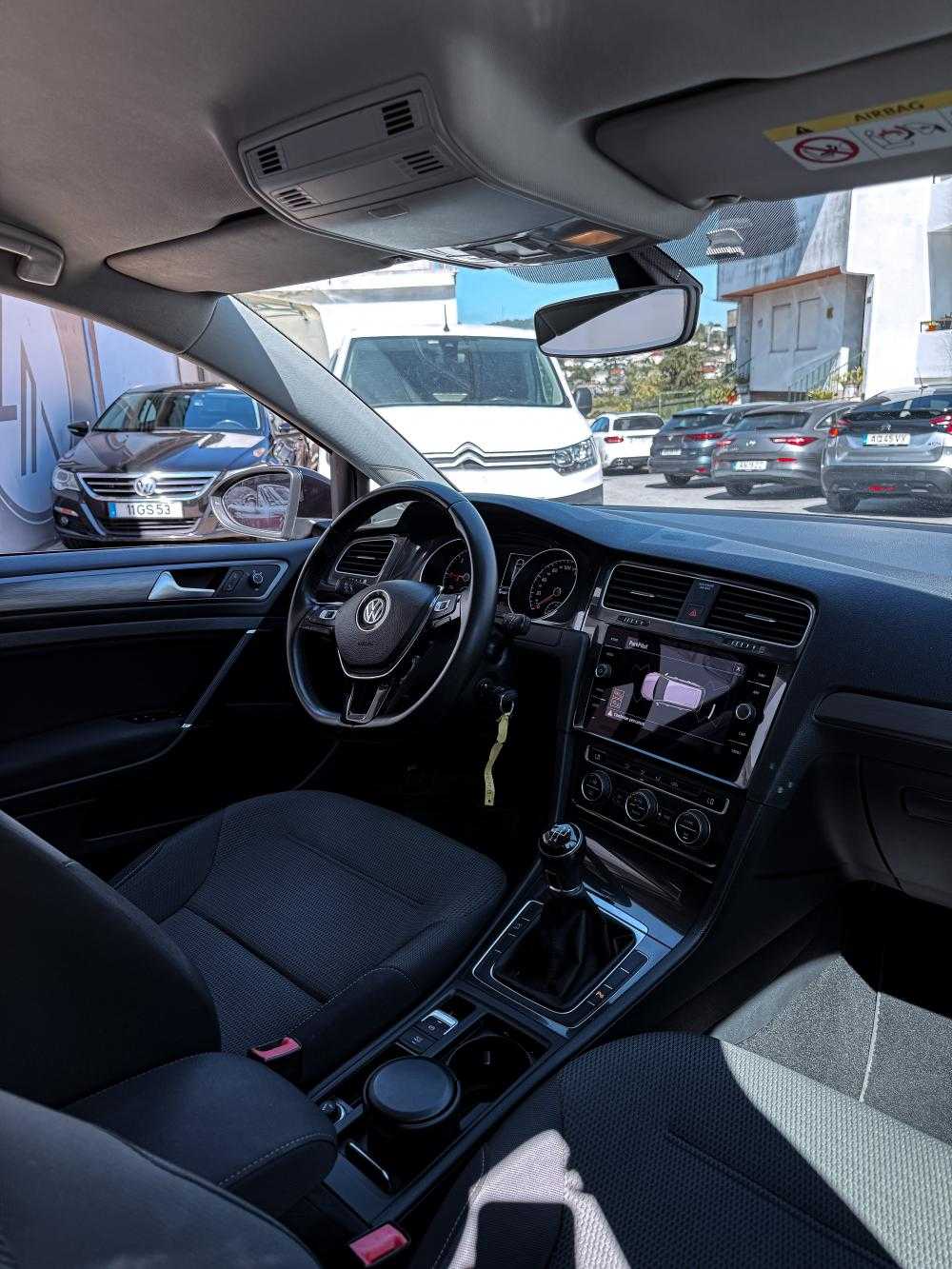 volkswagen-golf-variant-2019-diesel-1598cc