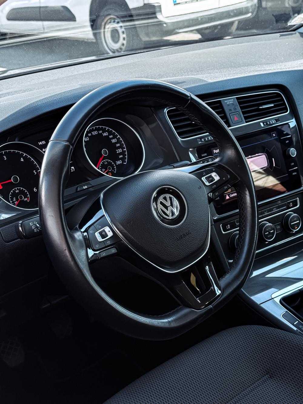 volkswagen-golf-variant-2019-diesel-1598cc