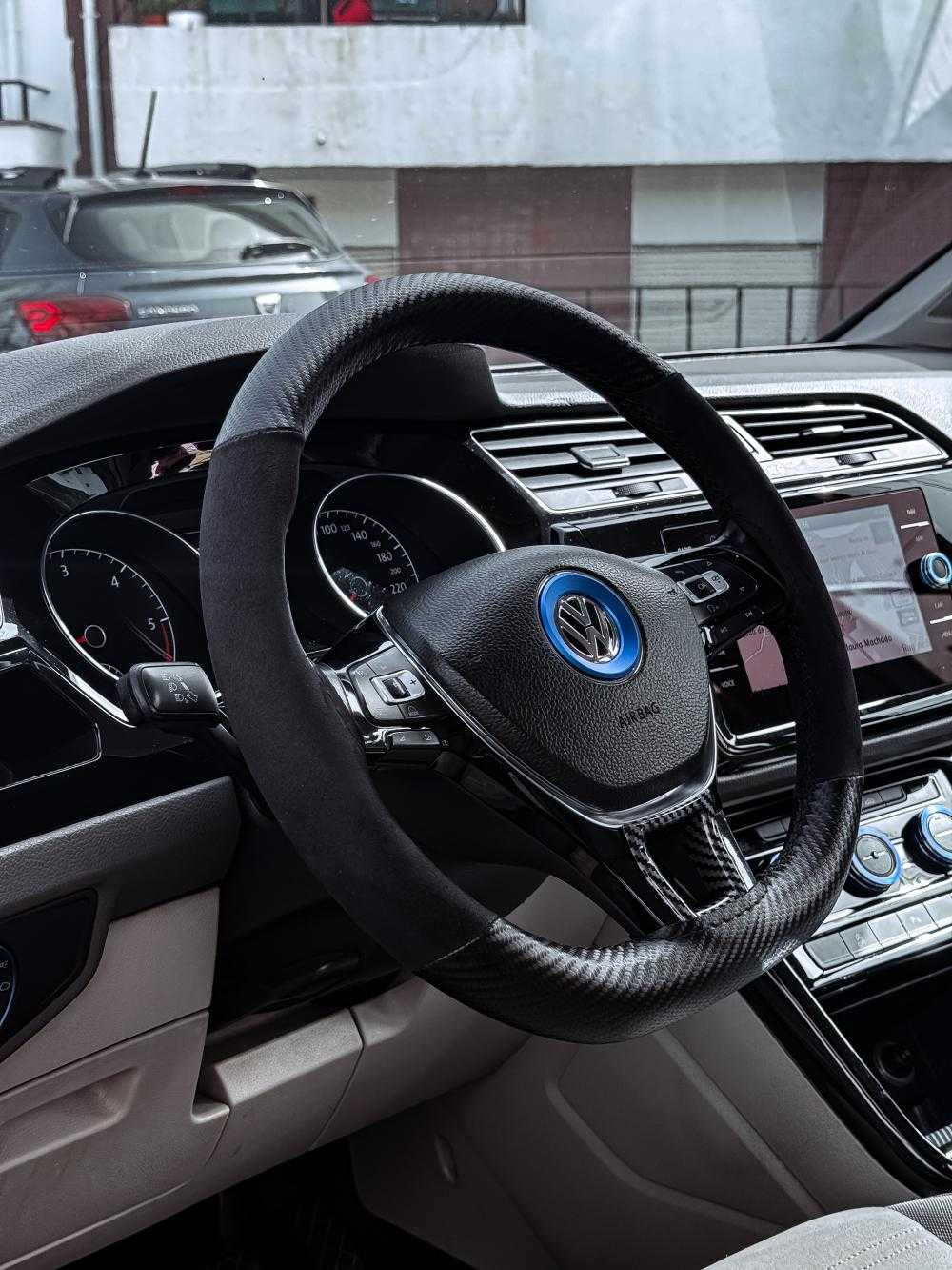 volkswagen-touran-2018-diesel-1598cc
