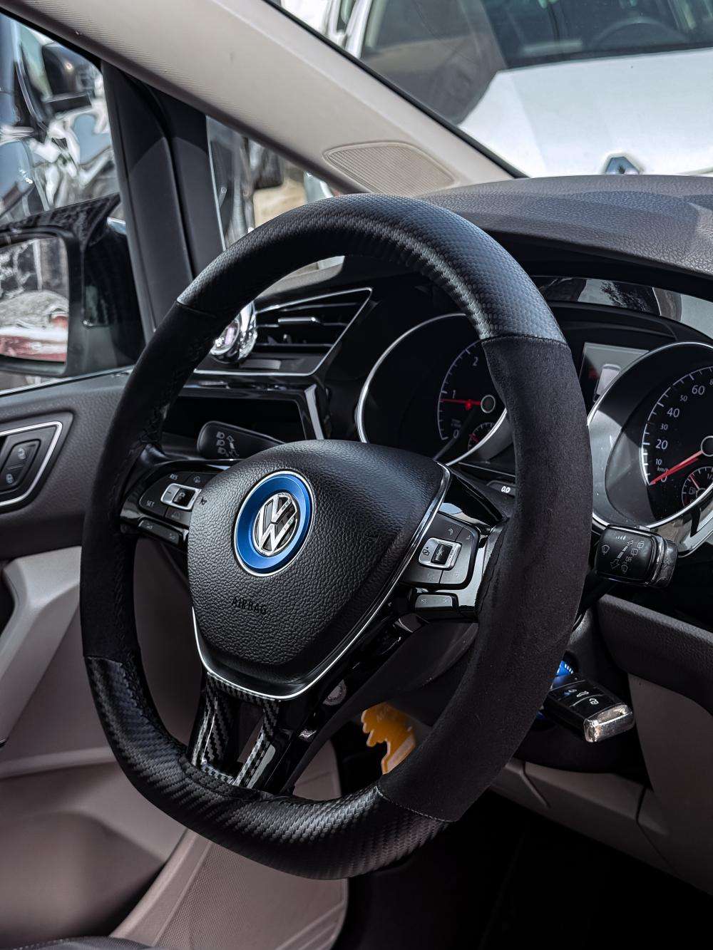 volkswagen-touran-2018-diesel-1598cc