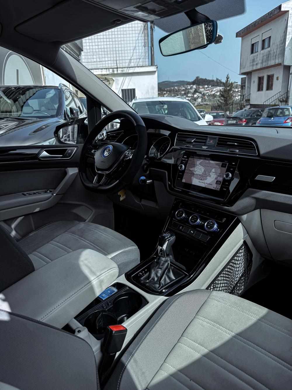 volkswagen-touran-2018-diesel-1598cc
