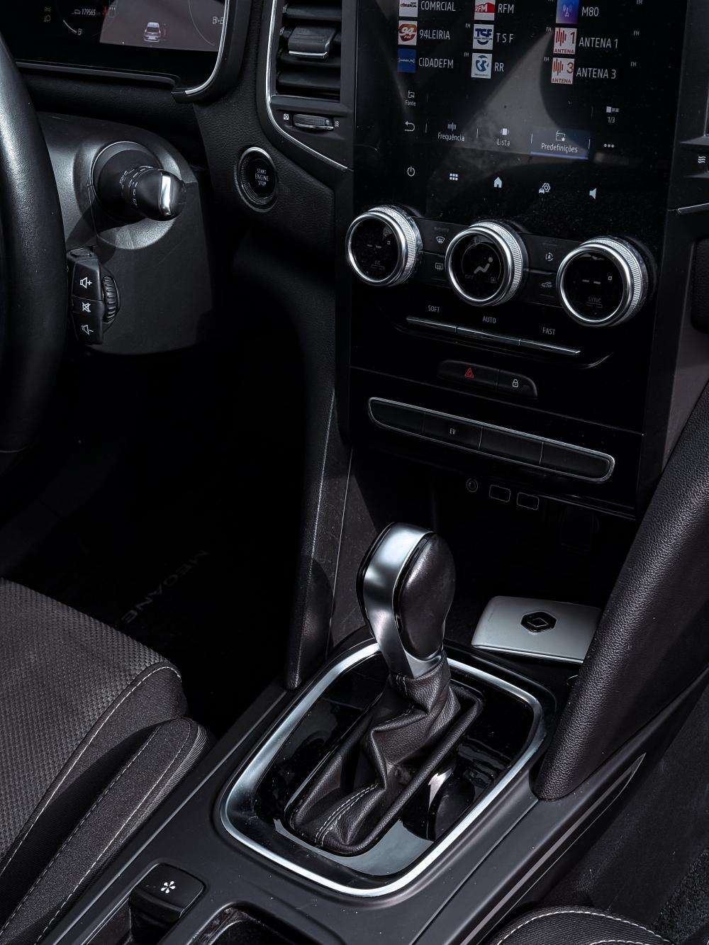 renault-megane-sport-tourer-2023-hibrido-a-gasolina-1598cc