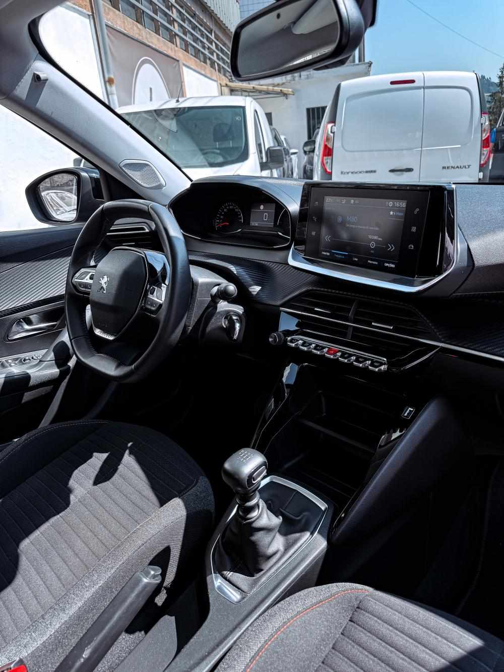 peugeot-2008-2022-diesel-1499cc