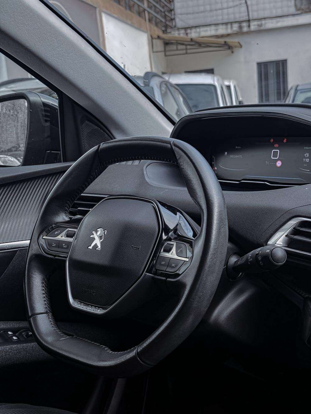 peugeot-5008-2022-diesel-1499cc