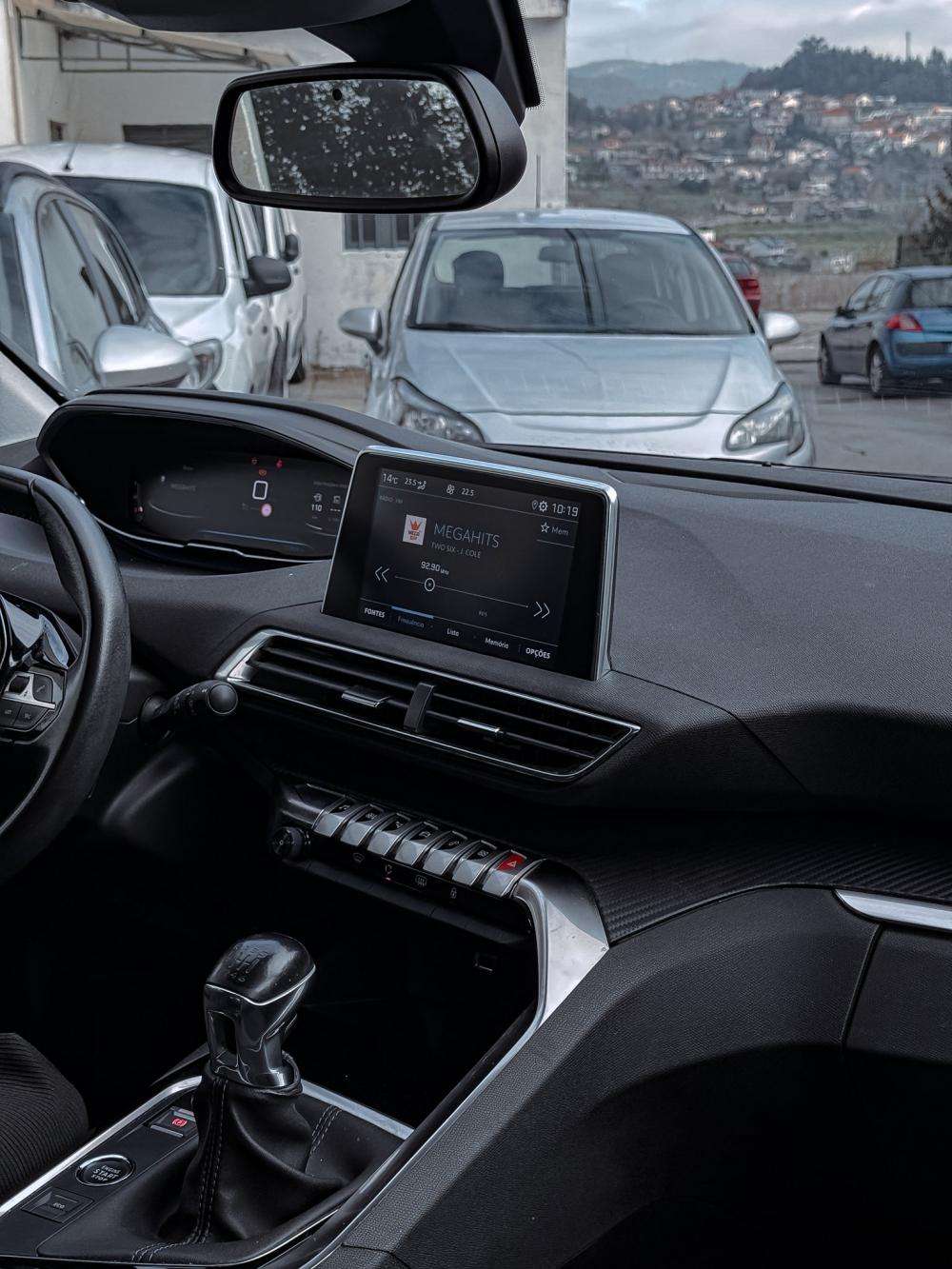 peugeot-5008-2022-diesel-1499cc