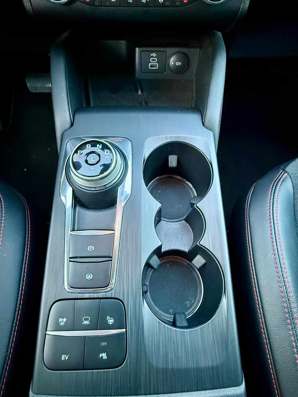 ford-kuga-2022-hibrido-2488cc
