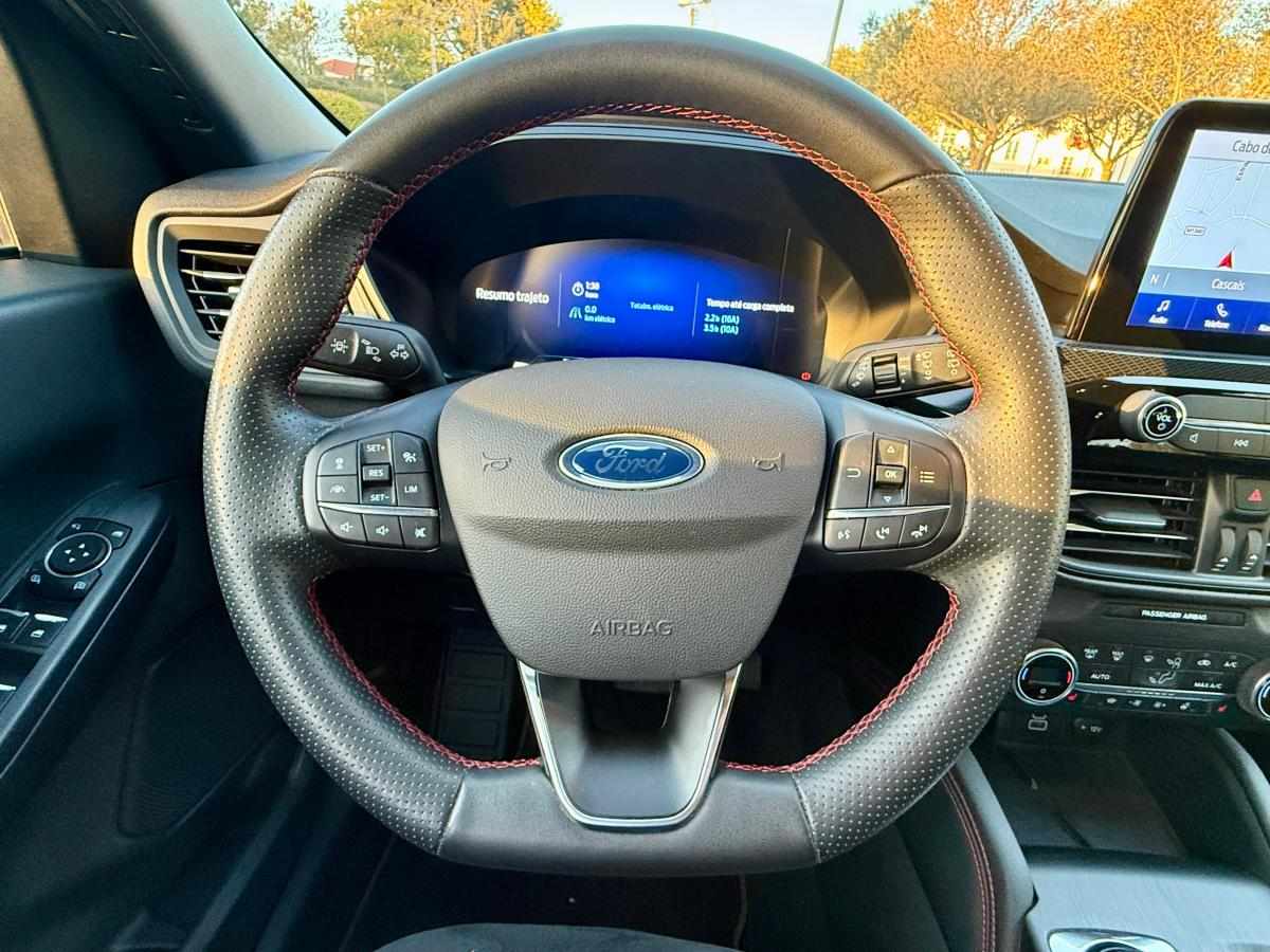 ford-kuga-2022-hibrido-2488cc
