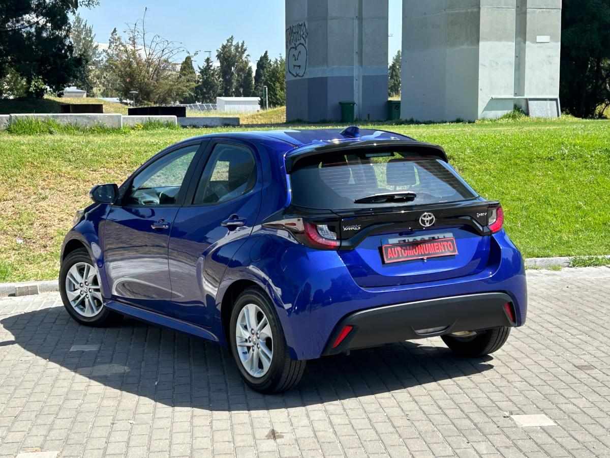 toyota-yaris-2024-hibrido-a-gasolina-1490cc