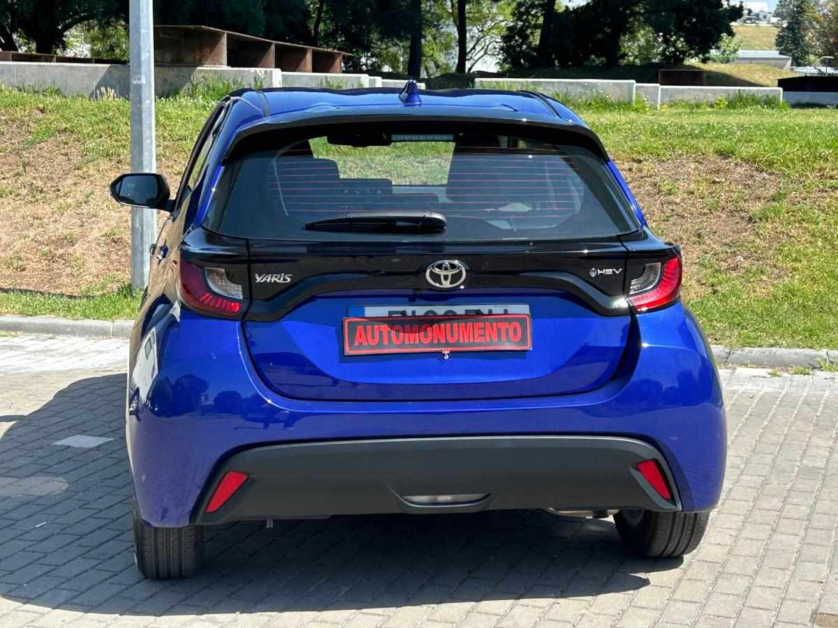 toyota-yaris-2024-hibrido-a-gasolina-1490cc
