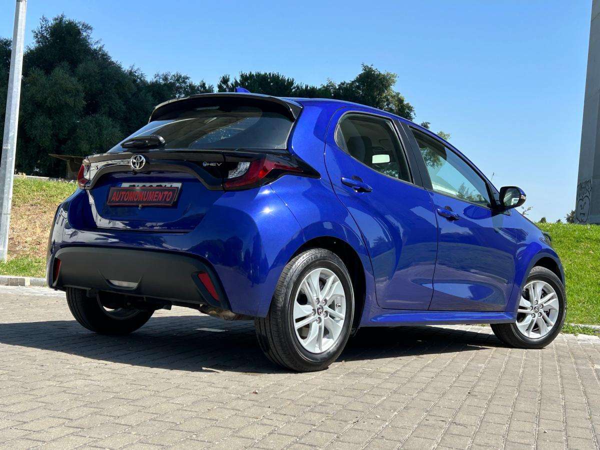 toyota-yaris-2024-hibrido-a-gasolina-1490cc