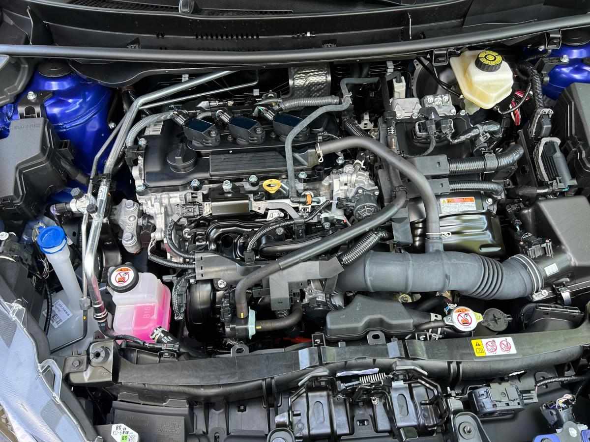 toyota-yaris-2024-hibrido-a-gasolina-1490cc