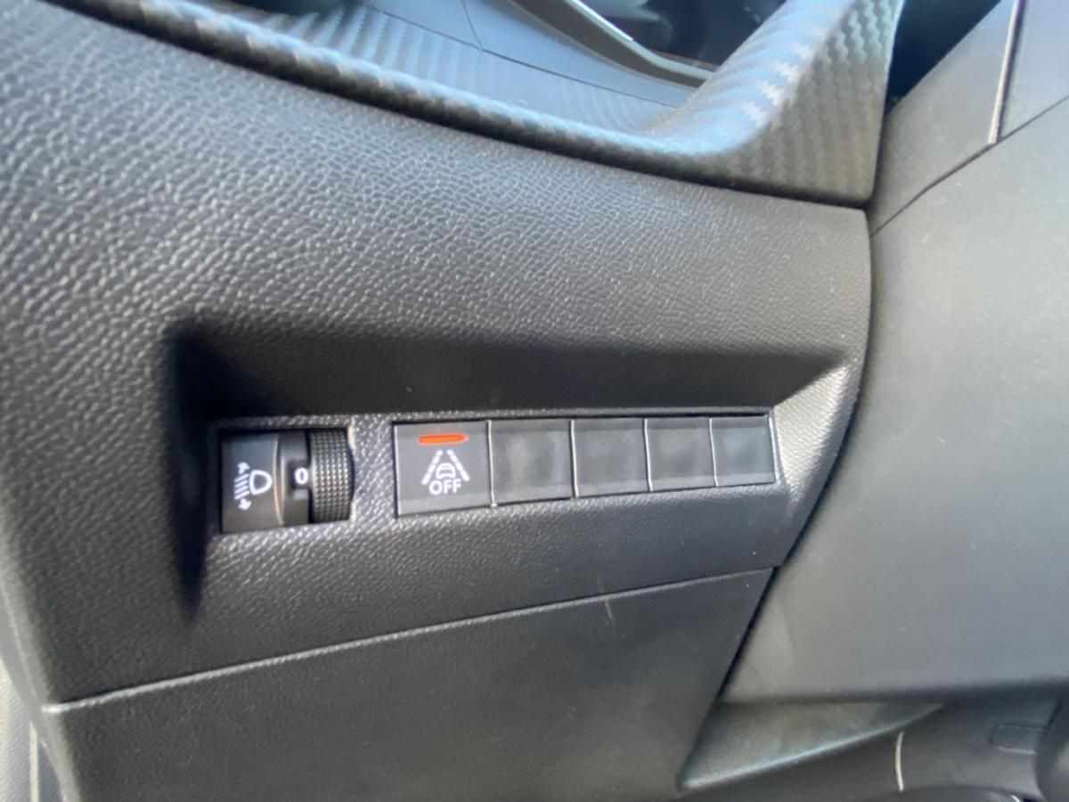 peugeot-208-2022-gasolina-1199cc