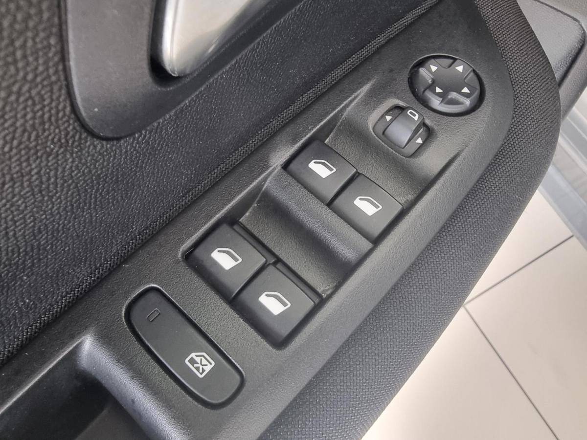 peugeot-208-2024-gasolina-1199cc