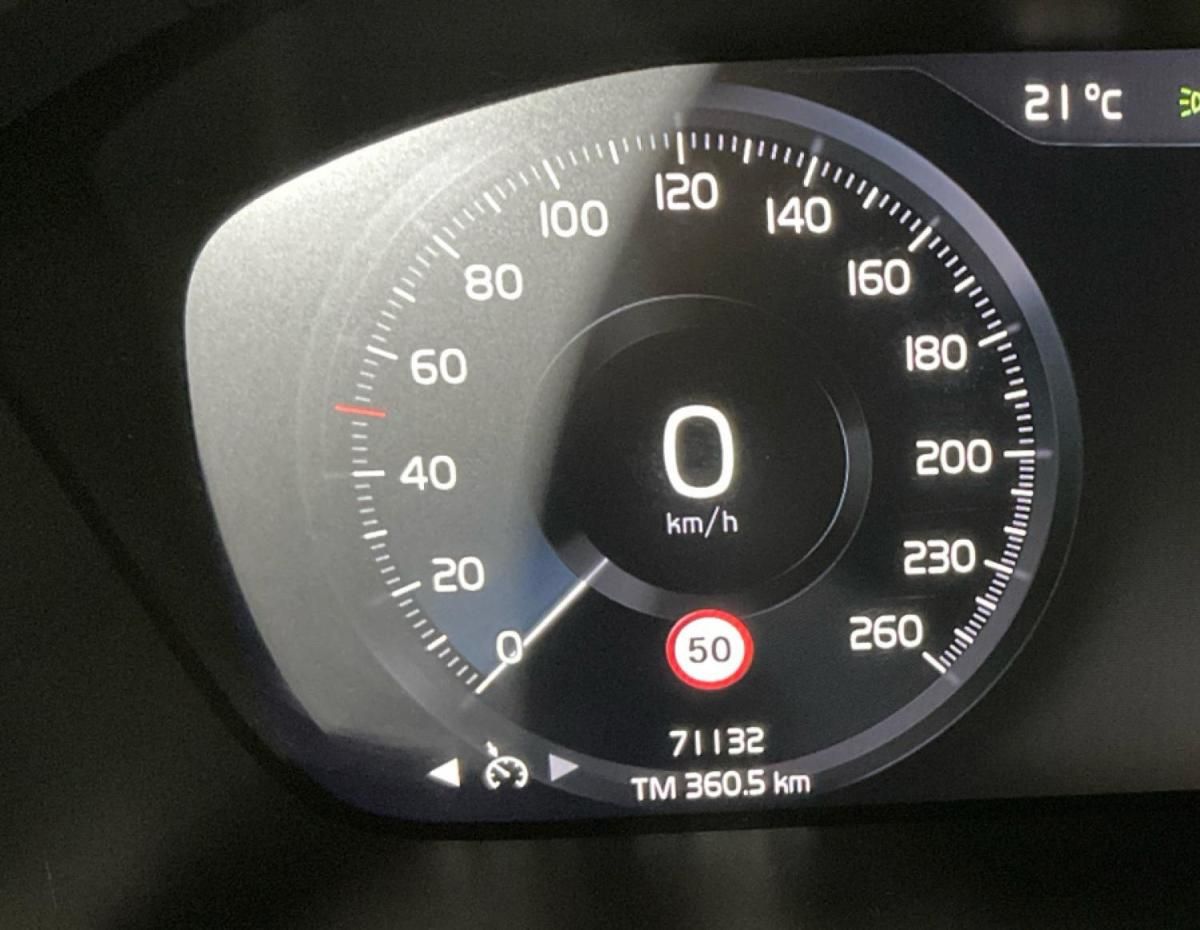 volvo-xc40-2023-gasolina-1477cc