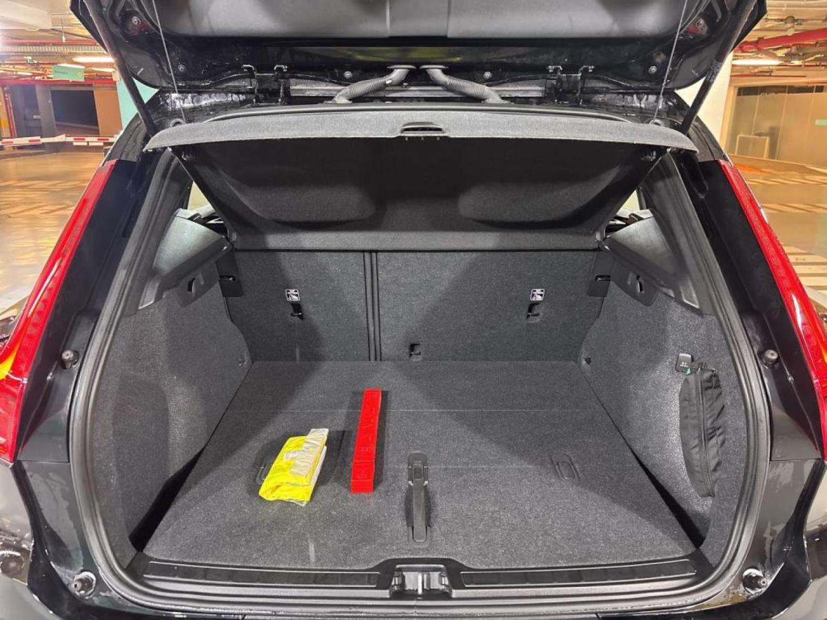 volvo-xc40-2023-gasolina-1477cc